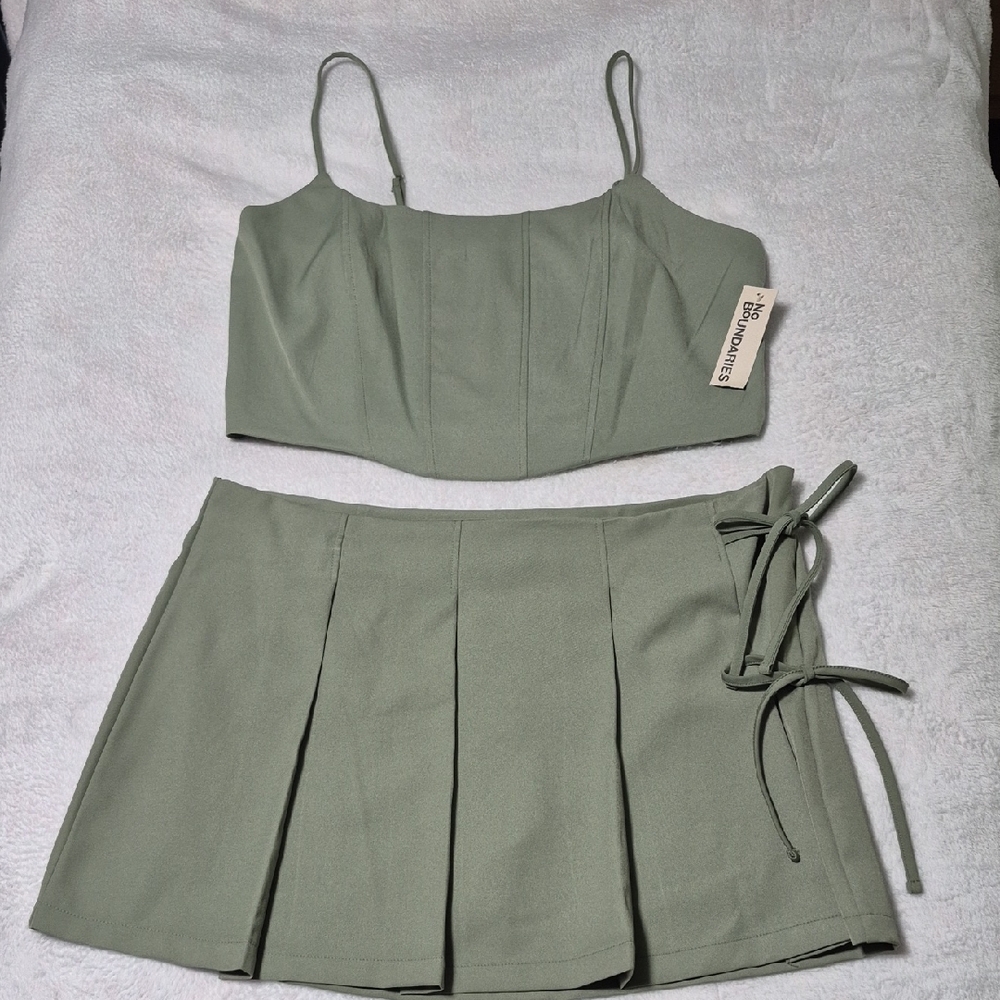No Boundaries 2 Pc Mini Skirt Set With Built In Shorts NWT